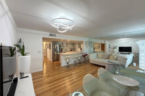 Copropriété à louer à Hallandale Beach, Floride: 3 chambres, 162.58 m2 № 2069495 - photo 15