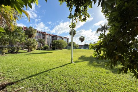 Copropriété à louer à Hallandale Beach, Floride: 3 chambres, 162.58 m2 № 2069495 - photo 26