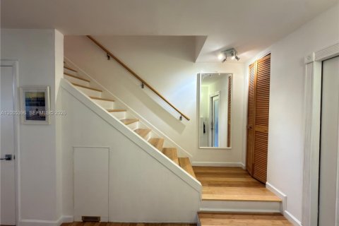 Copropriété à louer à Hallandale Beach, Floride: 3 chambres, 162.58 m2 № 2069495 - photo 9