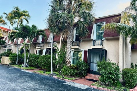 Condo à Hallandale Beach, Floride, 3 chambres  № 2069495