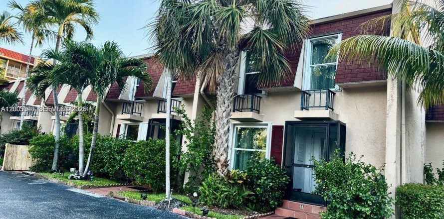 Condo à Hallandale Beach, Floride, 3 chambres № 2069495