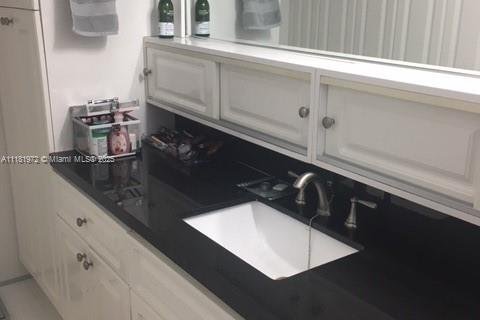 Copropriété à louer à Miami Beach, Floride: 47.84 m2 № 1861665 - photo 11
