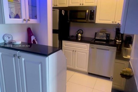 Copropriété à louer à Miami Beach, Floride: 47.84 m2 № 1861665 - photo 9