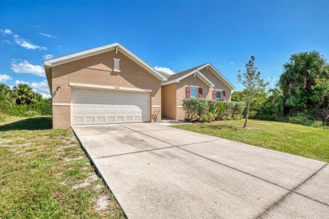 Villa ou maison à vendre à Port Charlotte, Floride: 4 chambres, 195.19 m2 № 2206398 - photo 3