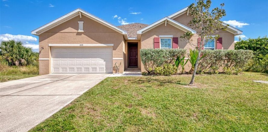 Villa ou maison à Port Charlotte, Floride 4 chambres, 195.19 m2 № 2206398
