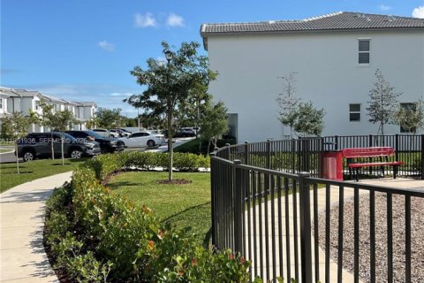 Купить таунхаус в Хомстед, Флорида 3 спальни, 129.41м2, № 2006502 - фото 4