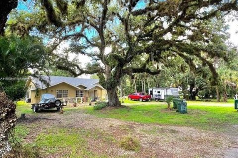 House in LaBelle, Florida 3 bedrooms № 1980444 - photo 11