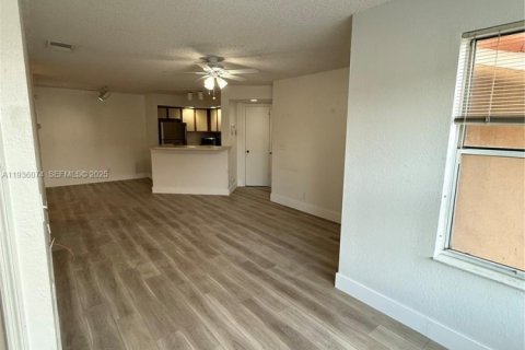 Снять в аренду кондоминиум в Маргит, Флорида 1 спальня, 66.15м2, № 1994701 - фото 7