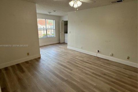 Снять в аренду кондоминиум в Маргит, Флорида 1 спальня, 66.15м2, № 1994701 - фото 6