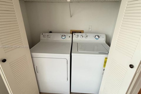 Снять в аренду кондоминиум в Маргит, Флорида 1 спальня, 66.15м2, № 1994701 - фото 27