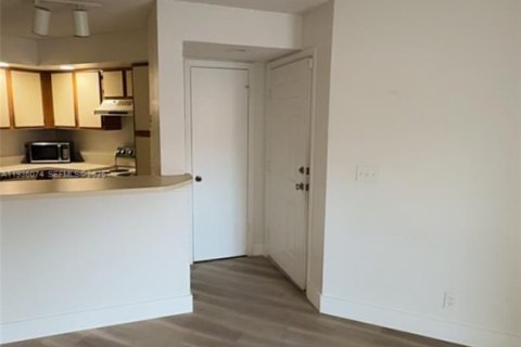 Снять в аренду кондоминиум в Маргит, Флорида 1 спальня, 66.15м2, № 1994701 - фото 5