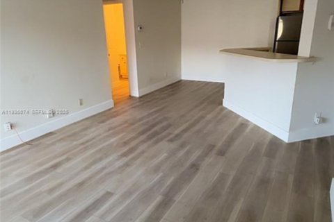 Снять в аренду кондоминиум в Маргит, Флорида 1 спальня, 66.15м2, № 1994701 - фото 11