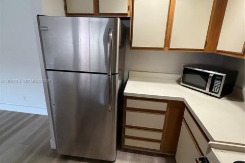 Снять в аренду кондоминиум в Маргит, Флорида 1 спальня, 66.15м2, № 1994701 - фото 20