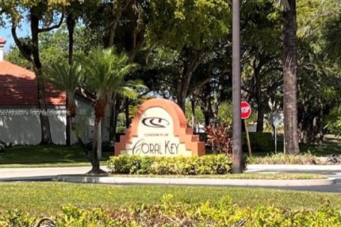 Снять в аренду кондоминиум в Маргит, Флорида 1 спальня, 66.15м2, № 1994701 - фото 2