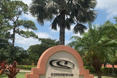 Снять в аренду кондоминиум в Маргит, Флорида 1 спальня, 66.15м2, № 1994701 - фото 1