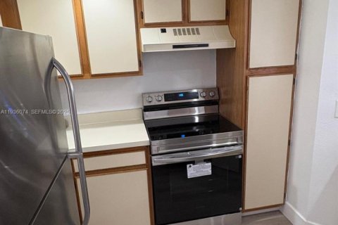 Снять в аренду кондоминиум в Маргит, Флорида 1 спальня, 66.15м2, № 1994701 - фото 18