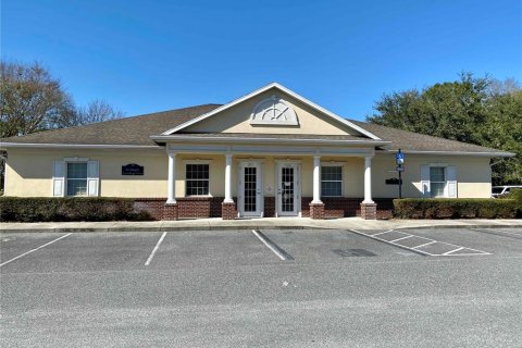 Immobilier commercial à louer à Lady Lake, Floride: 180.6 m2 № 957576 - photo 1