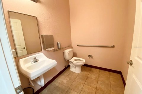 Immobilier commercial à louer à Lady Lake, Floride: 180.6 m2 № 957576 - photo 12