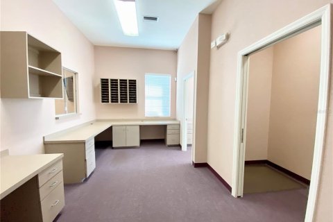 Immobilier commercial à louer à Lady Lake, Floride: 180.6 m2 № 957576 - photo 10