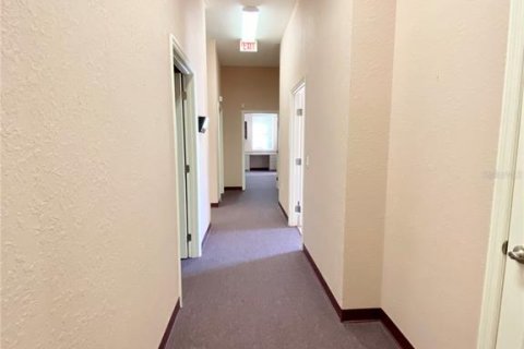 Immobilier commercial à louer à Lady Lake, Floride: 180.6 m2 № 957576 - photo 8