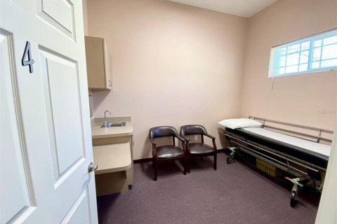 Immobilier commercial à louer à Lady Lake, Floride: 180.6 m2 № 957576 - photo 5