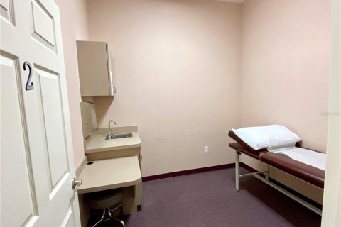 Immobilier commercial à louer à Lady Lake, Floride: 180.6 m2 № 957576 - photo 3