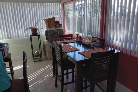 Villa ou maison à vendre à Tamarac, Floride: 2 chambres, 95.5 m2 № 1973103 - photo 9