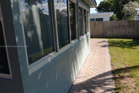 Villa ou maison à vendre à Tamarac, Floride: 2 chambres, 95.5 m2 № 1973103 - photo 21