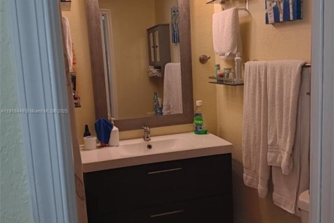 Villa ou maison à vendre à Tamarac, Floride: 2 chambres, 95.5 m2 № 1973103 - photo 17