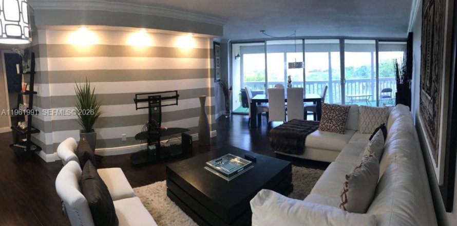 Condo in Lauderhill, Florida, 2 bedrooms  № 2024797