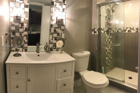 Condo in Lauderhill, Florida, 2 bedrooms  № 2024797 - photo 11