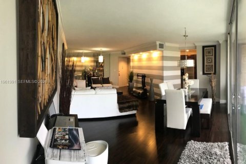 Condo in Lauderhill, Florida, 2 bedrooms  № 2024797 - photo 3