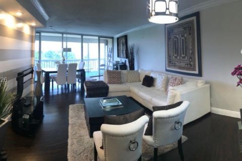 Condo in Lauderhill, Florida, 2 bedrooms  № 2024797 - photo 4