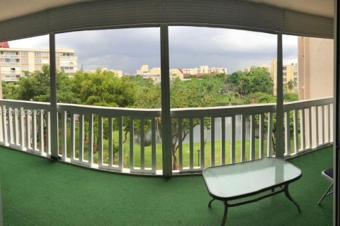 Condo in Lauderhill, Florida, 2 bedrooms  № 2024797 - photo 12