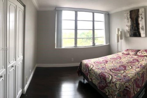 Condo in Lauderhill, Florida, 2 bedrooms  № 2024797 - photo 8