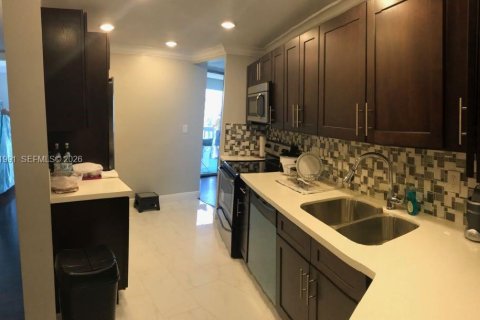 Condo in Lauderhill, Florida, 2 bedrooms  № 2024797 - photo 9