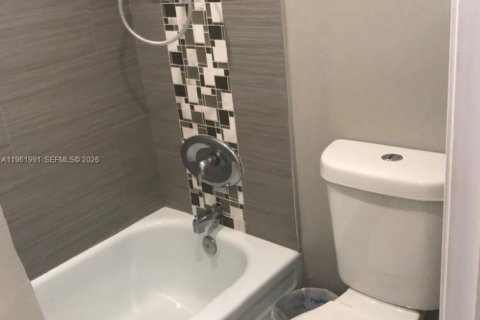 Condo in Lauderhill, Florida, 2 bedrooms  № 2024797 - photo 6