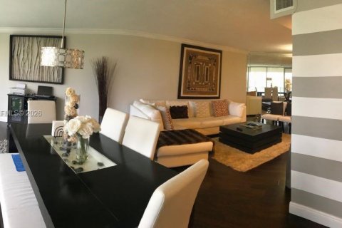 Condo in Lauderhill, Florida, 2 bedrooms  № 2024797 - photo 5