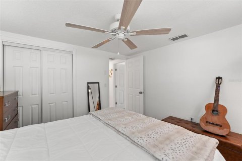 House in New Port Richey, Florida 3 bedrooms, 124.12 sq.m. № 1781229 - photo 19