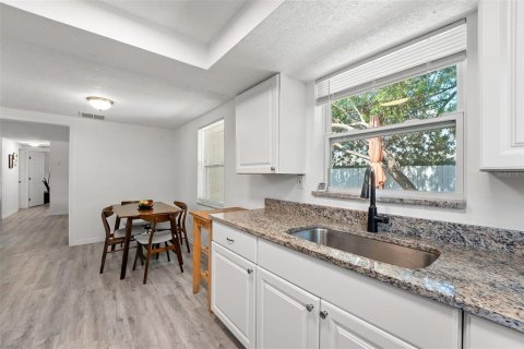 House in New Port Richey, Florida 3 bedrooms, 124.12 sq.m. № 1781229 - photo 11