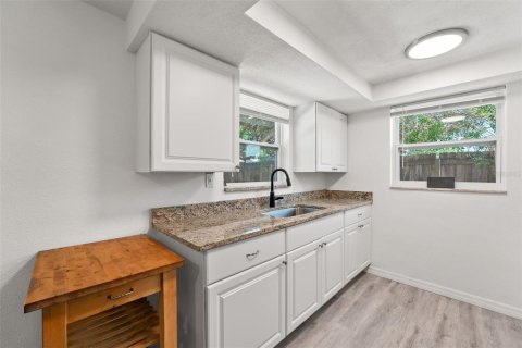 House in New Port Richey, Florida 3 bedrooms, 124.12 sq.m. № 1781229 - photo 8
