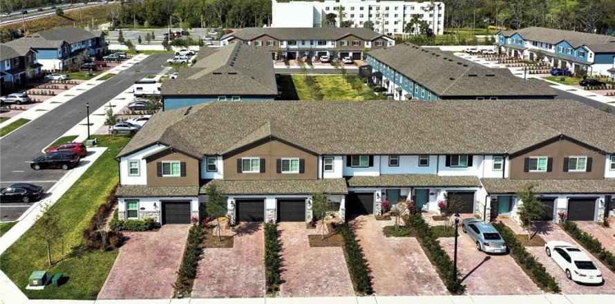 Adosado en TOWNS AT LAKE MONROE COMMONS en Sanford, Florida 3 dormitorios, 147.44 m2 № 1557792