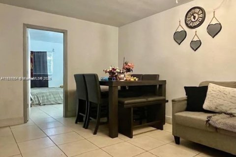 Condo in North Miami, Florida, 2 bedrooms  № 1807089 - photo 4