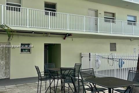 Condo in North Miami, Florida, 2 bedrooms  № 1807089 - photo 11