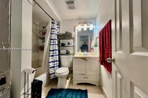 Condo in North Miami, Florida, 2 bedrooms  № 1807089 - photo 9