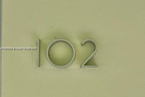 Condo in North Miami, Florida, 2 bedrooms  № 1807089 - photo 14