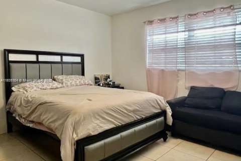 Condo in North Miami, Florida, 2 bedrooms  № 1807089 - photo 6