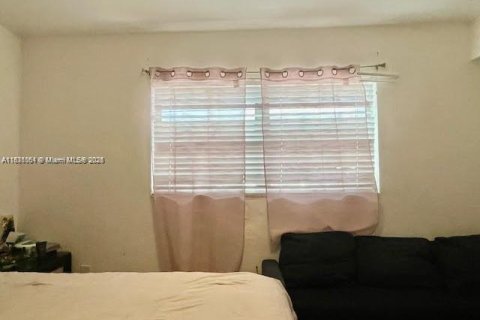 Condo in North Miami, Florida, 2 bedrooms  № 1807089 - photo 3
