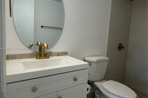 Condo in Miami, Florida, 3 bedrooms  № 1996700 - photo 21