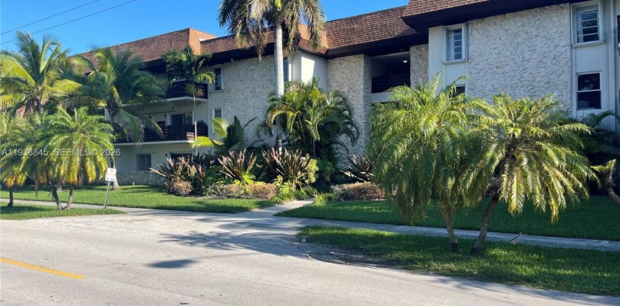 Condo in Miami, Florida, 3 bedrooms  № 1996700